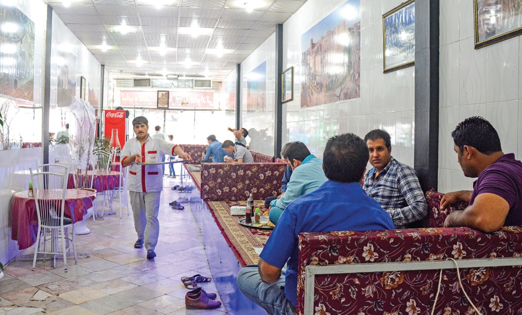 قابُلی غذای محبوب افغانستانی‌ها| استقبال مشهدی‌ها از رستوران‌های افغانستانی در گلشهر