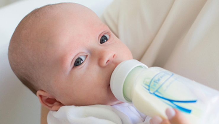 چه زمانی کودک خود را از شیر بگیرم؟