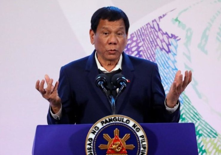رئیس جمهور فیلیپین: ماسک هایتان را با بنزین تمیز کنید!