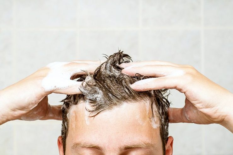 آیا شستن هر روز مو‌ها باعث آسیب دیدگی مو می‌شود؟