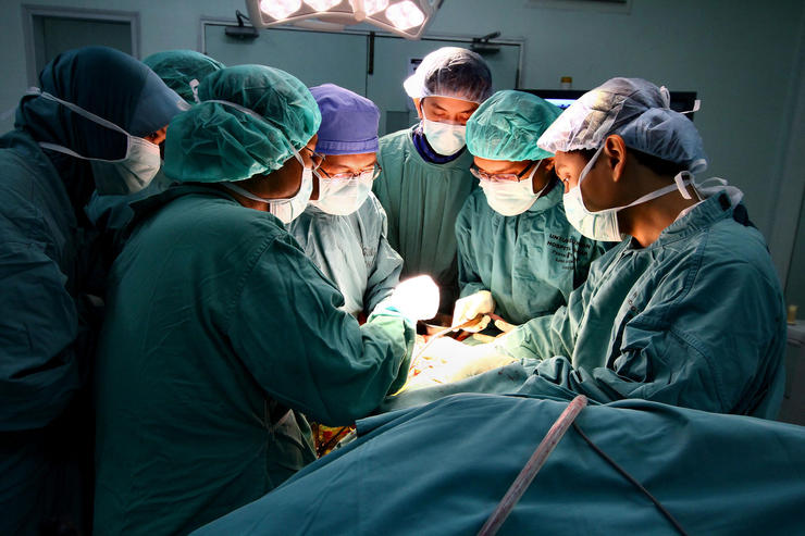 جراحی موفقیت‌آمیز ترمیم دریچه آئورت در مشهد