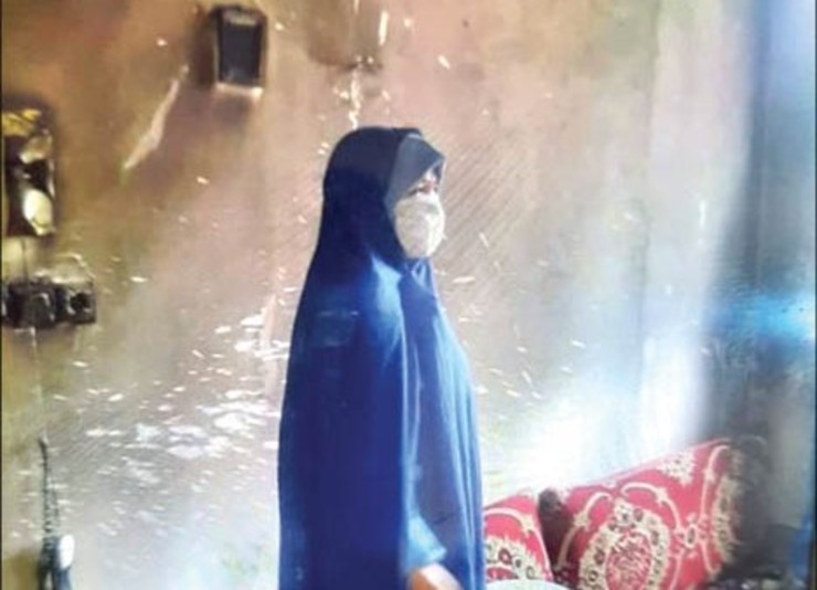 ماجرای این جنایت تکان دهنده زمانی لو رفت که شهروندان با مشاهده دود غلیظی که از پنجره یک منزل ویلایی در مشهد بیرون می‌زد با آتش نشانی تماس گرفتند و بدین ترتیب با کشف جسد نیم سوخته مردی ۶۰ ساله درون حمام مواجه شدند.