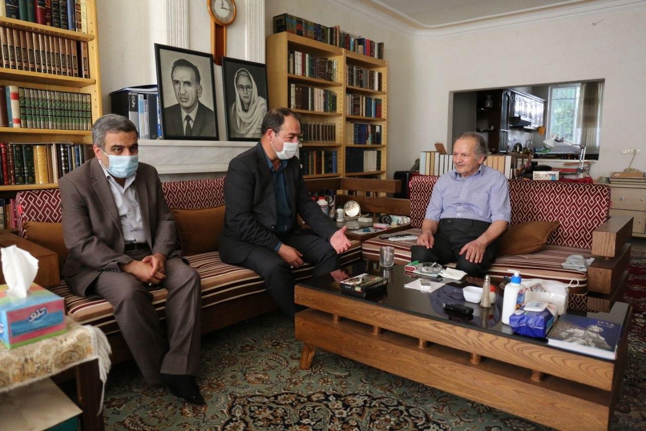 پروتکل‌های اعطای تابعیت به استاد نجیب مایل هروی اجرا شد