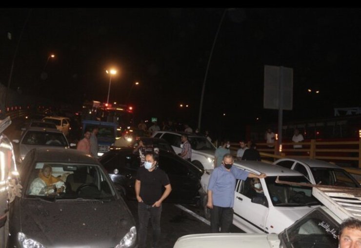 ضایعات مرغ باعث تصادف ١۴ خودرو در بزرگراه امام علی شد