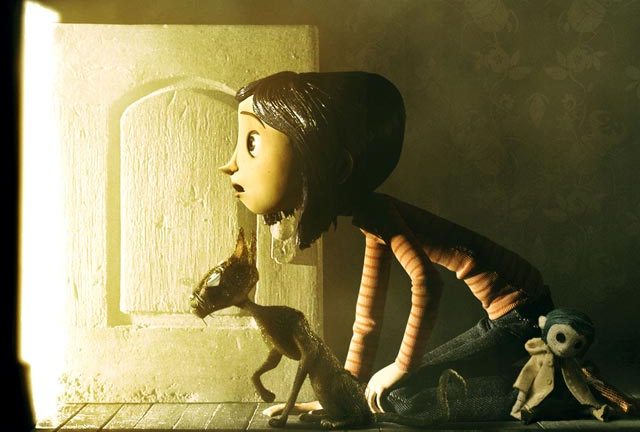 معرفی انیمیشن «کورالین» (۲۰۰۹) | دختری با چشم‌های دکمه‌ای