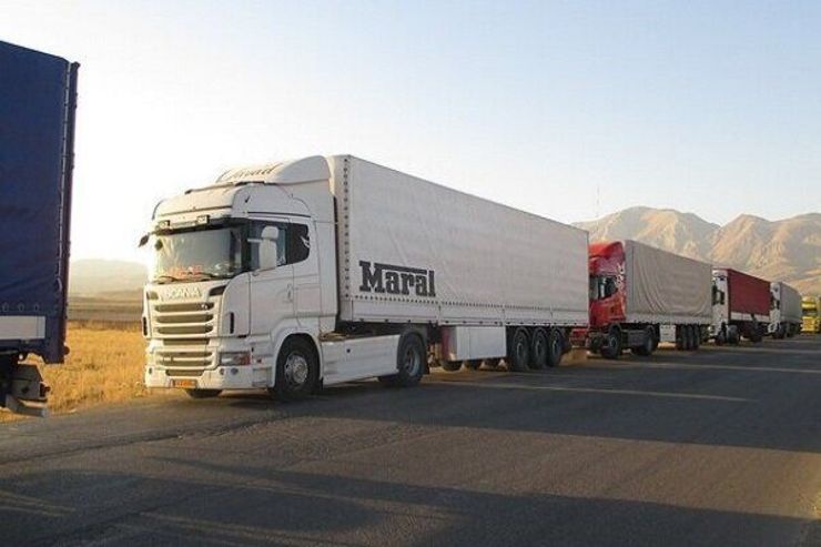 ترافیک کامیون‌ها پشت مرز دوغارون | با توافق ایران و افغانستان ساعت کاری گمرک افزایش یافت