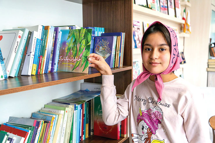 گفتگو با نویسنده‌ ده ساله‌ مشهدی: من با داستان‌هایم زندگی می‌کنم