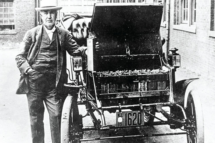 نگاهی به تاریخچه ساخت اولین خودروهای برقی