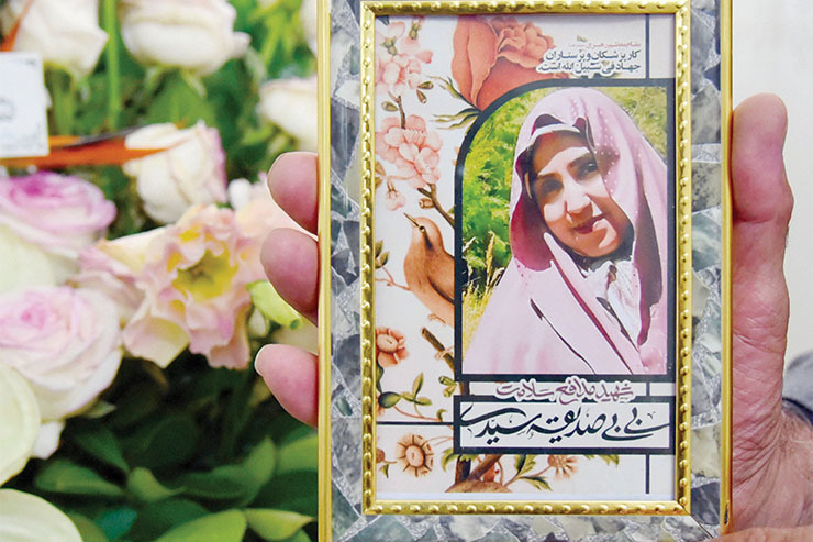 یک روایت از ماندگار شدن | درباره سیده صدیقه سیدی، اولین مامای شهید سلامت در مشهد