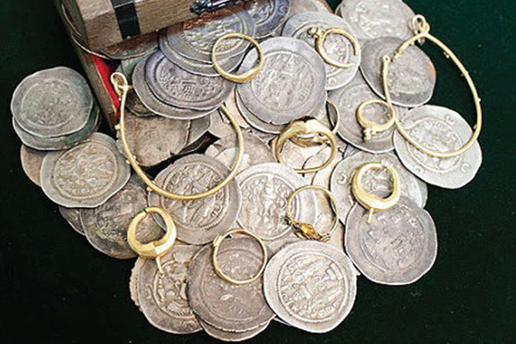 اهدای ۵۰ سکه ساسانی به گنجینه سکه حرم رضوی