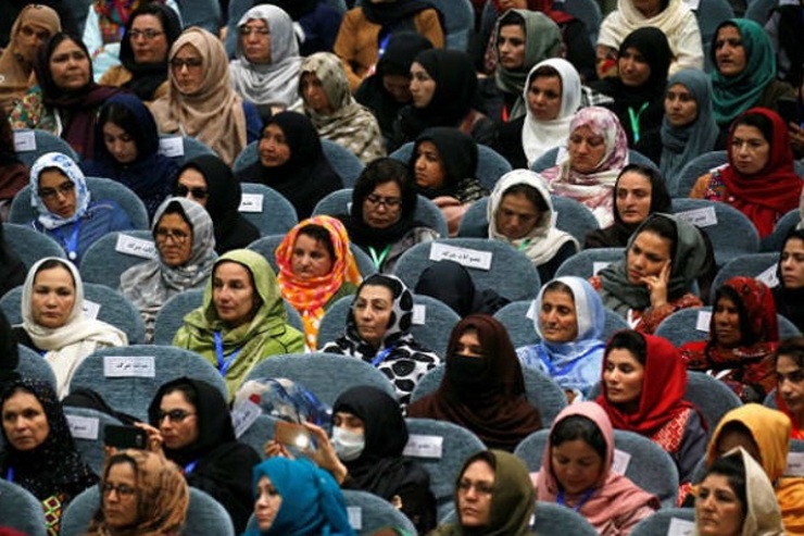 خیانت آمریکا به زنان افغانستان | صلح با طالبان، نیمی از جامعه را به پستوی خانه بازمی‌گرداند