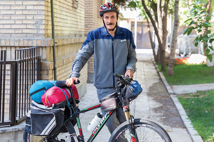 زائر اربعین | روایت سفر دوچرخه‌ای دبیر ورزش بازنشسته از مشهد به کربلا