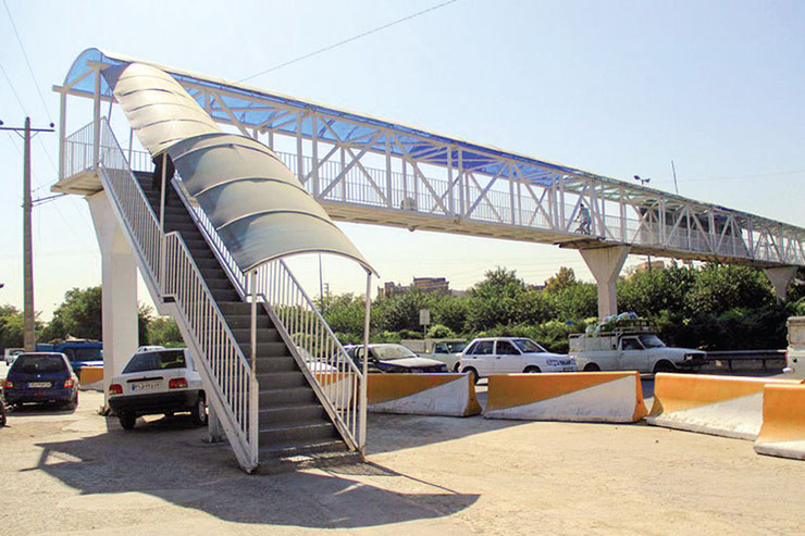 نوسازی بیش از ۴۳۰۰ متر مربع کف‌پوش پل‌های عابر پیاده در مشهد