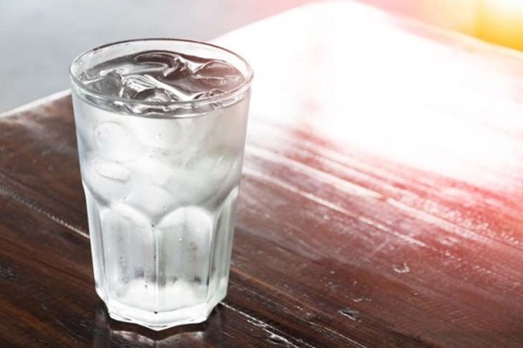 ۲۰ عارضه جدی علاوه بر ضایعه کبدی با نوشیدن آب یخ