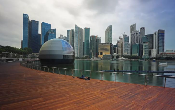 افتتاح نخستین فروشگاه اپل استور شناور بر روی آب در کشور سنگاپور