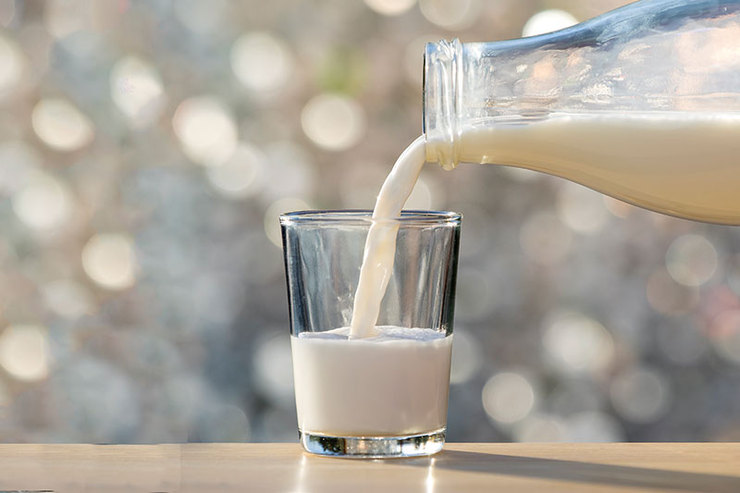 درمان اضطراب کرونا با نوشیدن شیر نیمه گرم