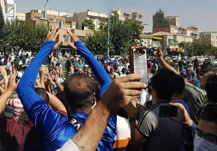 تجمع هواداران استقلال در برابر مجلس شورای اسلامی + ویدئو