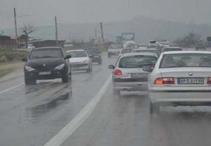 جاده‌های خراسان رضوی لغزنده است | بارش پراکنده در جاده‌های استان