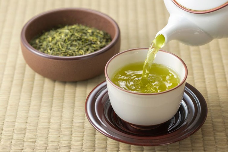 آب انار  و چای سبز در پیشگیری از کرونا موثر است