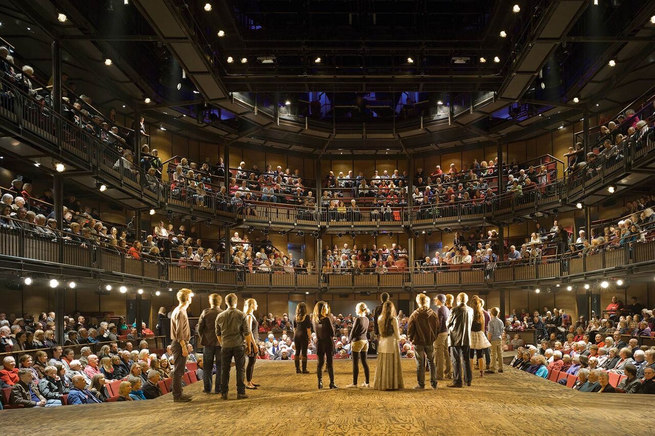 نگاهی یه تجربه شهر‌های مهم در ساخت سالن تئاتر (۱): تئاتر ملی لندن