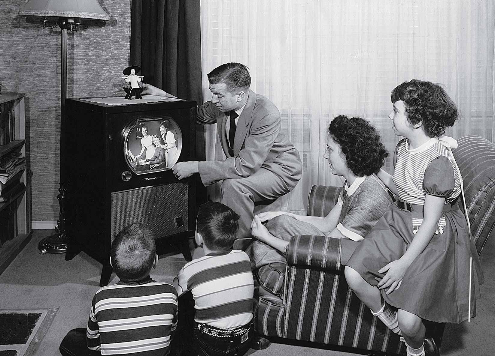 به مناسبت روز تلویزیون | Binge- watching: سوزش‌چشم ‌و ‌فراغت ‌متراکم و ‌«ماراتن‌تماشا»