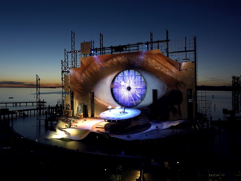نگاهی به تجربه شهر‌های بزرگ در ساخت سالن تئاتر (۲): برگنز، نمایشی شناور روی دریاچه