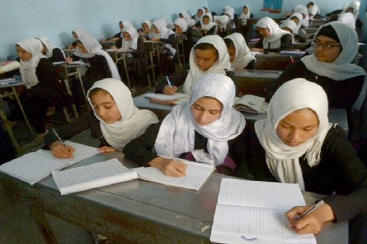 وزارت معارف: دانش‌آموزان افغانستان تا کلاس سوم در مساجد درس بخوانند