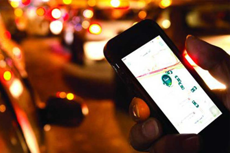 مهربانی راننده تاکسی اینترنتی با پرستار کرونا و واکنش فضای مجازی به آن