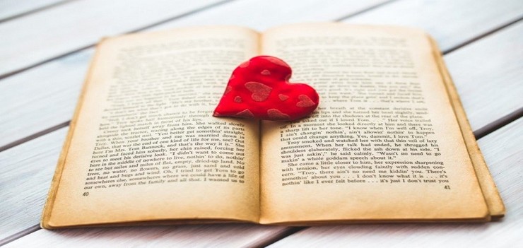 خواندن این ۴ رمان عاشقانه را در روز‌های پاییزی از دست ندهید