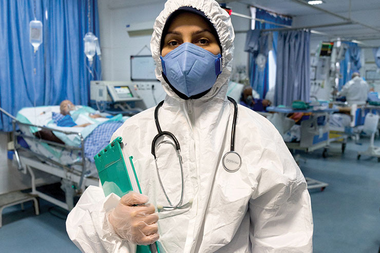 پرستار بخش ویژه کرونایی‌های بیمارستان شهید هاشمی‌نژاد از تلخ‌وشیرینی‌های کار می‌گوید