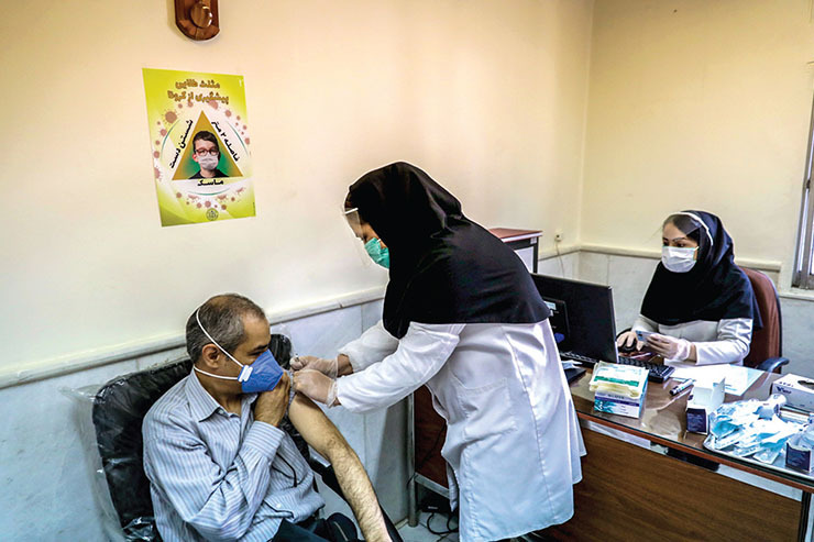 احتمال تزریق بهاری واکسن کرونا به همه کادر درمان مشهد