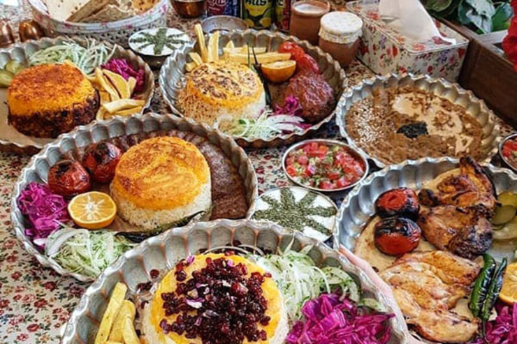 استقبال مردم افغانستان از غذا‌های ایرانی + فیلم