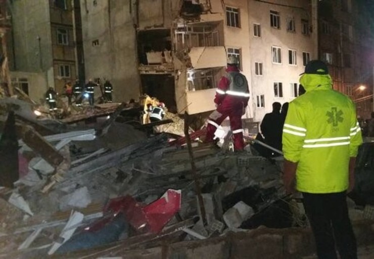 حادثه ریزش ساختمان در خیابان عباسی تبریز + فیلم و عکس