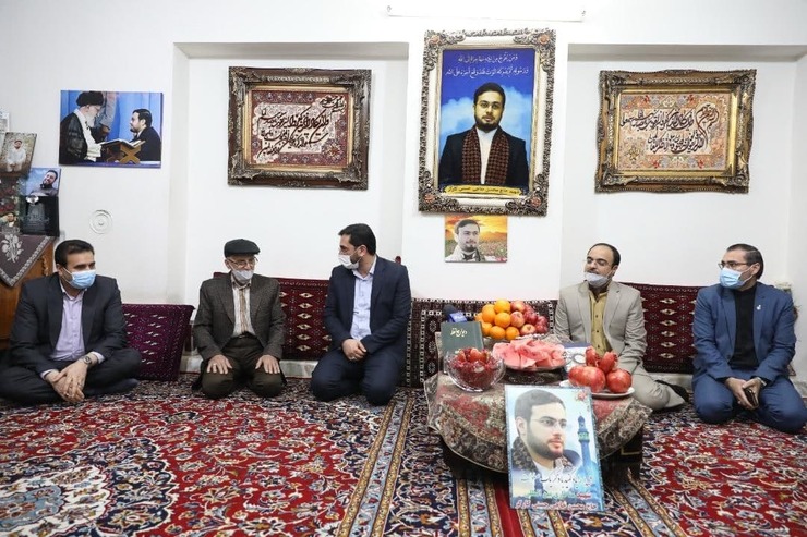 دیدار شهردار مشهد با خانواده شهید محسن حاجی حسنی کارگر