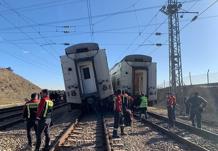 علت حادثه برخورد دو قطار مترو تهران - کرج مشخص شد