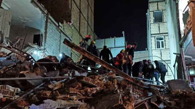 ریزش ساختمان ۶ طبقه در بلوار امیریه مشهد + فیلم