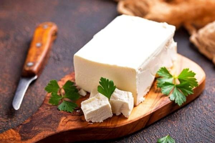 مضرات مصرف روزانه پنیر چیست؟
