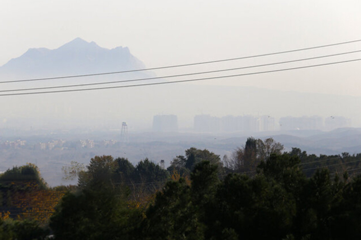 آلودگی هوا، مدارس کدام شهر‌های اصفهان را غیرحضوری کرد؟ (یکشنبه ۱۹ دی ۱۴۰۰)