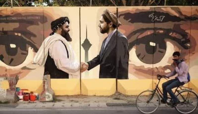 نقاشی دیدار امیرخان متقی و احمدمسعود بر دیوارهای کابل + عکس