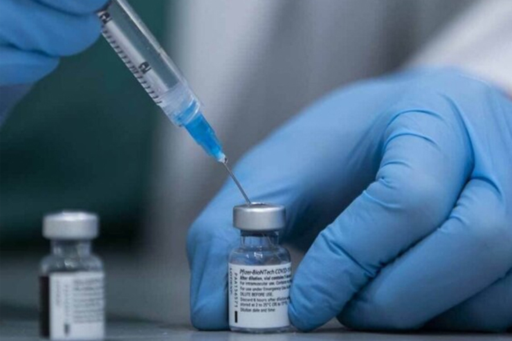 سهمیه واکسن آسترازنکا به مشهد نرسید | سطح رعایت پروتکل‌ها ۵۰ درصد است (۲۶ دی ۱۴۰۰)