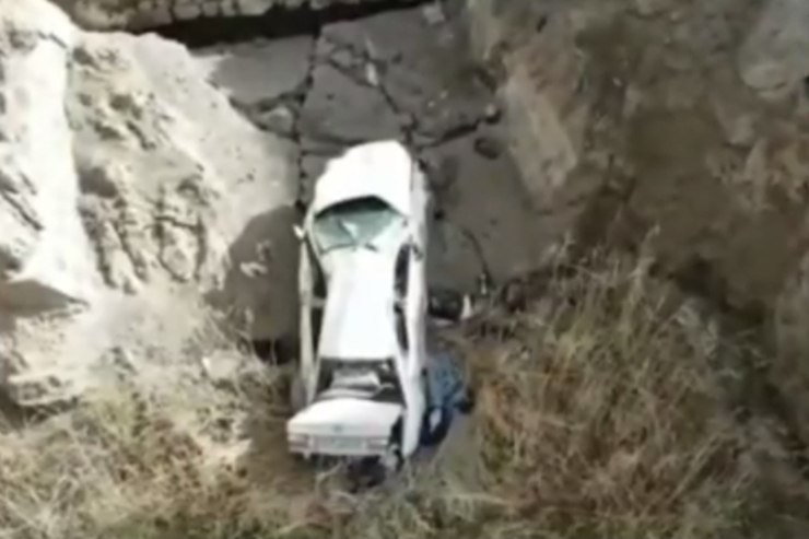 سرگذشت تلخ سرنشینان یک خودرو در نیشابور | ۴۸ ساعت زندگی در کنار جسد پدر + فیلم