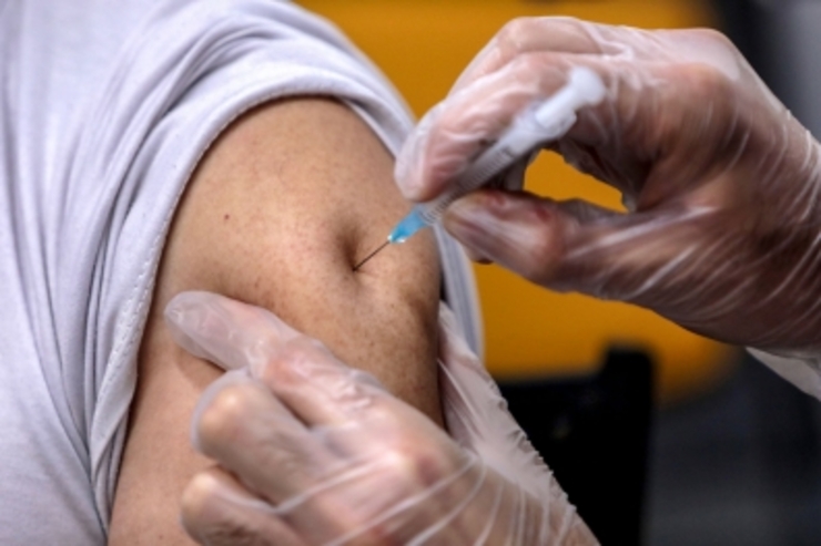 اظهارات وزیر بهداشت درباره تزریق دوز چهارم واکسن کرونا