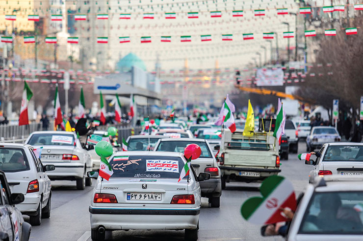 پای انقلاب ایستاده‌ایم | حضور گسترده مردم مشهد در راهپیمایی ۲۲ بهمن