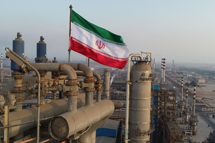 تحریم‌شکن | رسانه‌های خارجی و مقامات کشورمان افزایش صادرات نفت ایران را تأیید کردند
