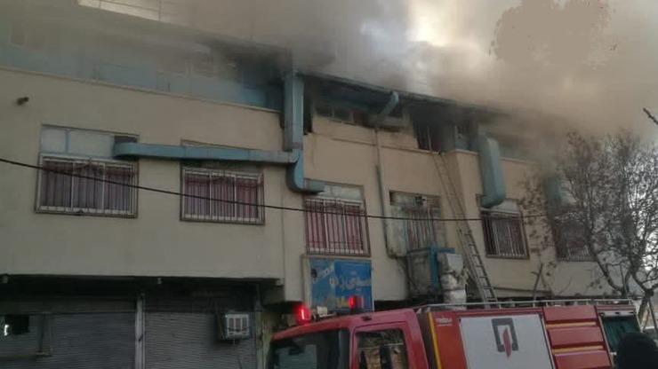 آتش سوزی یک مسافرخانه در خیابان شوش تهران + فیلم و جزئیات