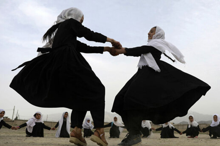 با آمدن بهار؛ دختران افغانستانی به مدرسه باز می‌گردند