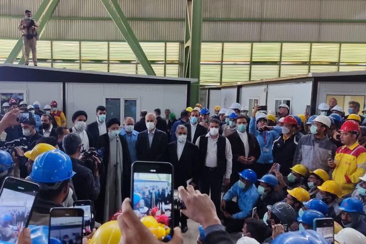 رییس جمهور در دیدار از شرکت فولاد جهان آرا اروند در خرمشهر بر بومی گزینی تاکید کرد