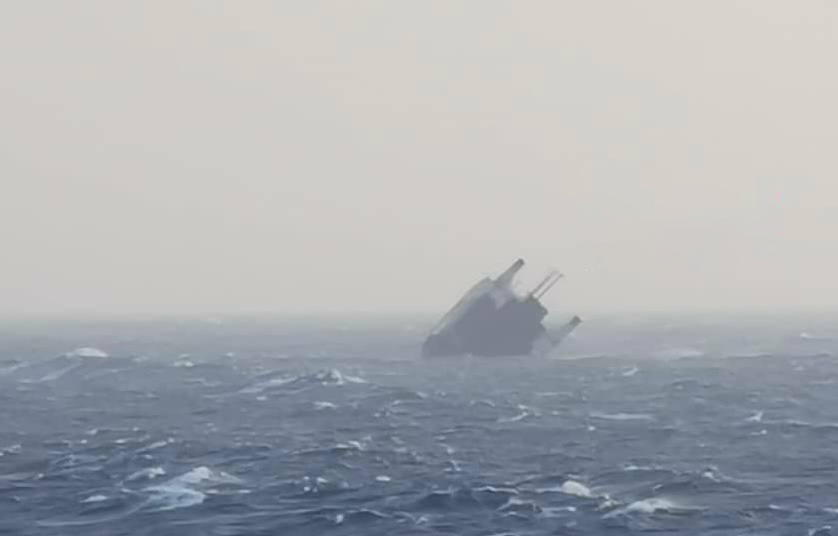 جزئیاتی تازه از غرق شدن کشتی اماراتی حامل خودرو در آبهای عسلویه