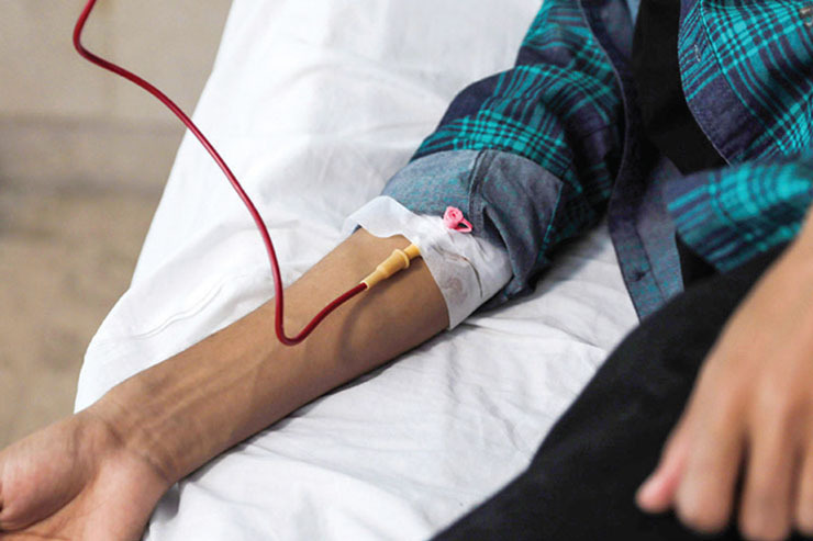 روایتی از زندگی بیماران تالاسمی که ثانیه ثانیه زندگی شان به قطره‌های خون اهدایی ما گره خورده است