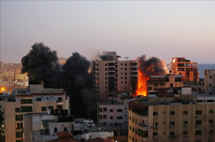 فیلم لحظه فروریختن ساختمانی در غزه در اثر اصابت موشک اسرائیلی